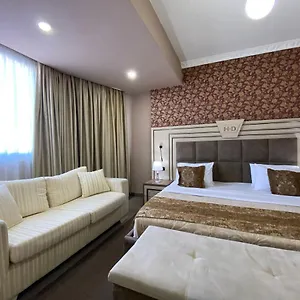 Hotel Deluxe